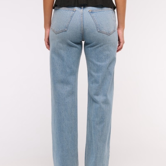 Abercrombie & Fitch Curve Love 90’s Relaxed Jeans - Picture 3 of 8